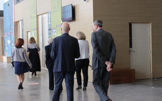 visite_des_locaux.jpg visite_des_locaux.jpg